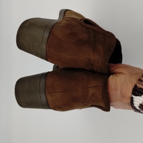 Unbranded women's size 7 dark brown suede feel booties - Picture 6 of 7